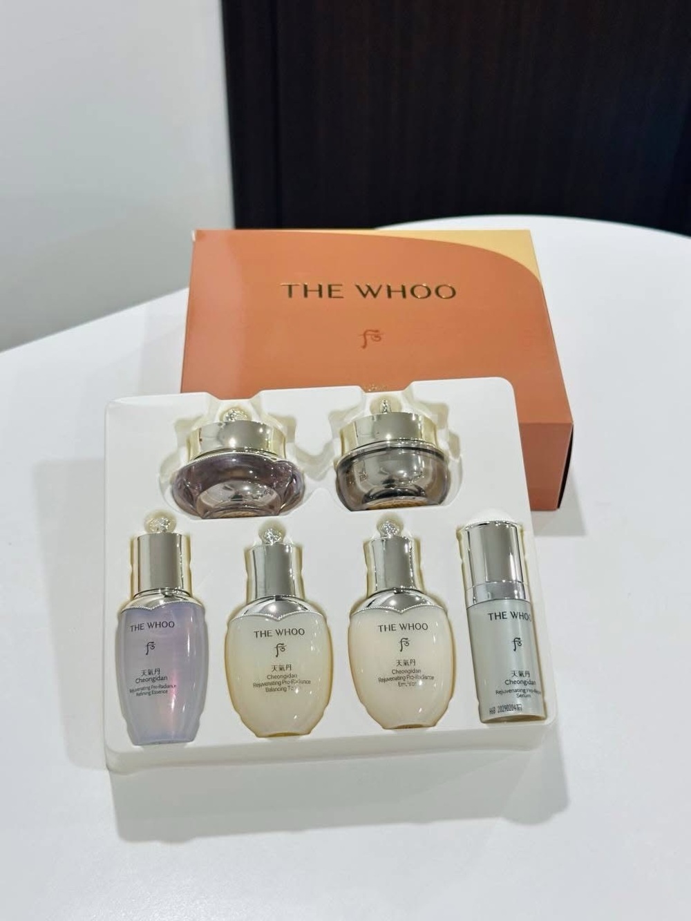 The WHOO Cheongidan Rejuvenating Pro-Radiance 6pcs Gift Set